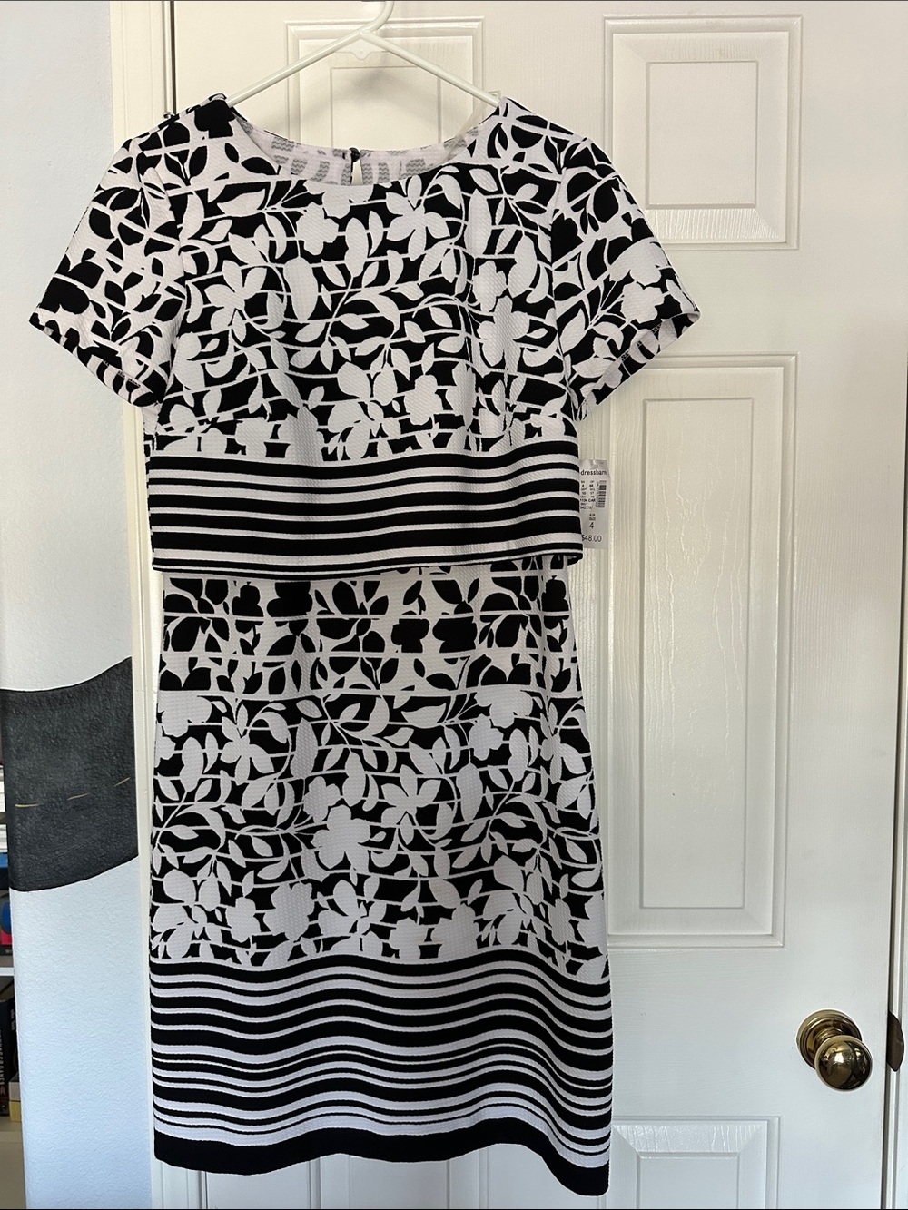 Dressbarn Black & White Floral Sheath Dress size 4